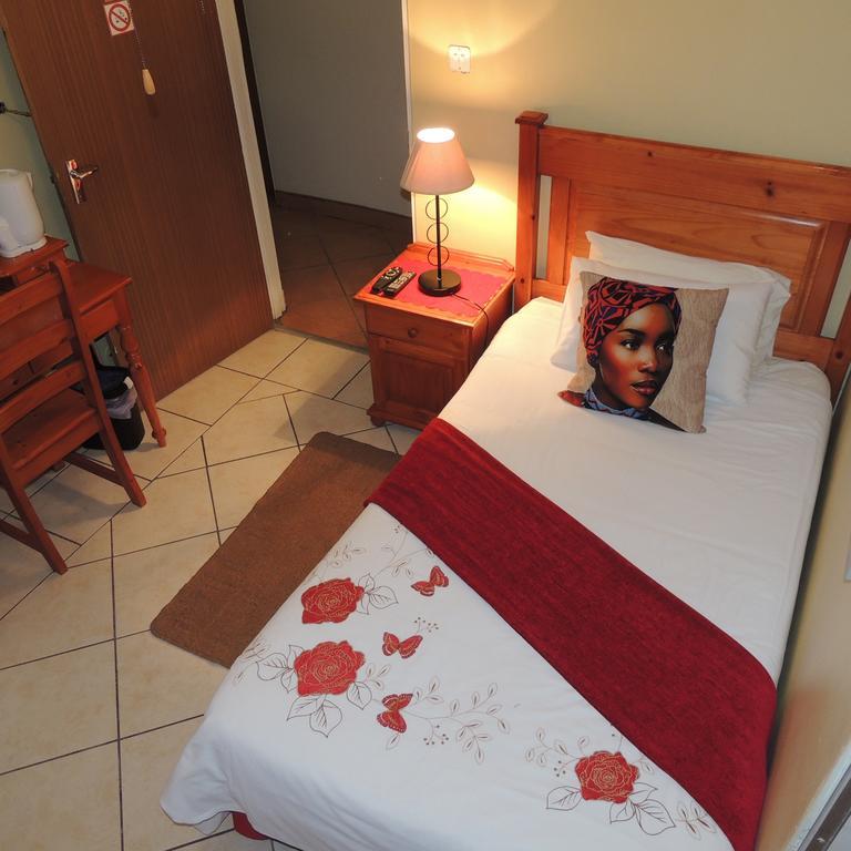 Rita'S Guesthouse Cc Фрайхайд Екстериор снимка